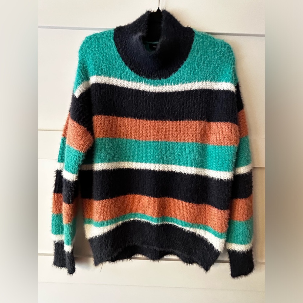 Mitto Shop Brand Oversized Striped sweater wide roomy fit.